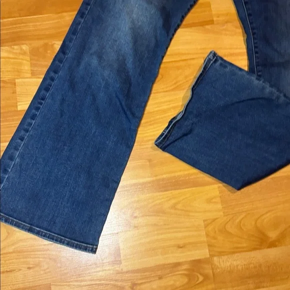 Kut from the kloth women’s wide leg flair denim jeans 14p med wash - Picture 2 of 5